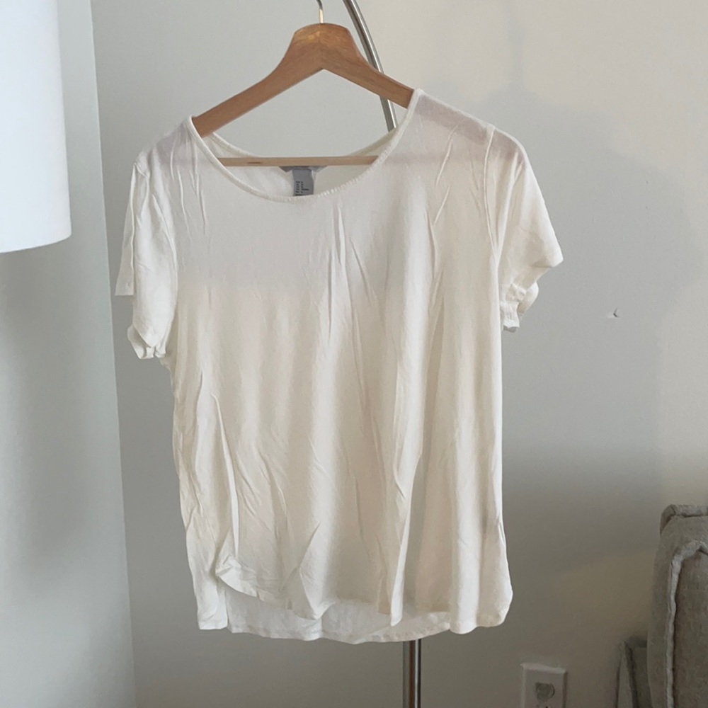 Comfy and sexy White basic tee HM SZ M